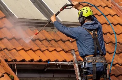 Démoussage et hydrofuge de toiture à Coustouge